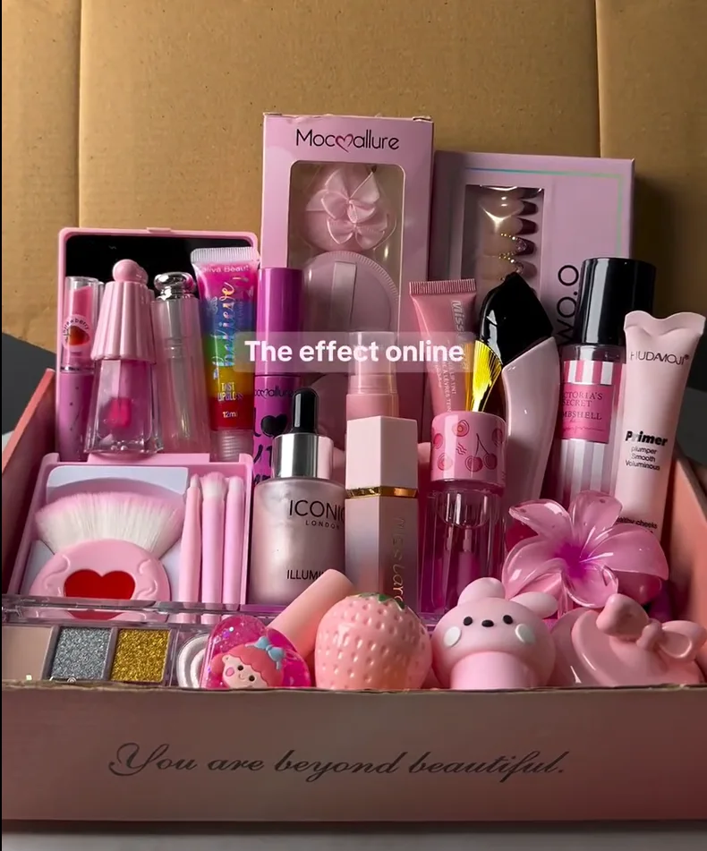 All-in-One Makeup Book Palette – Eyeshadow, Lip Colors & Face Contour Kit